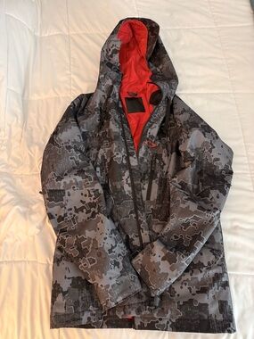 Oakley Ski/Snowboard Set Jacket + Pants + Belt + Socks, Gray Camo Men’s M/L